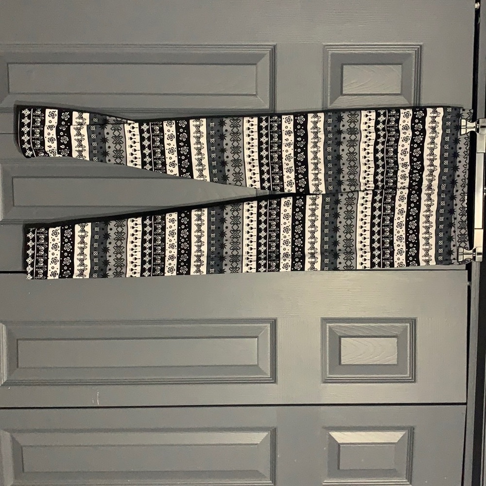 SALE: BUNDLE 2+ A&D Agnes and Dora. White, Gray and Black Printed Leggings